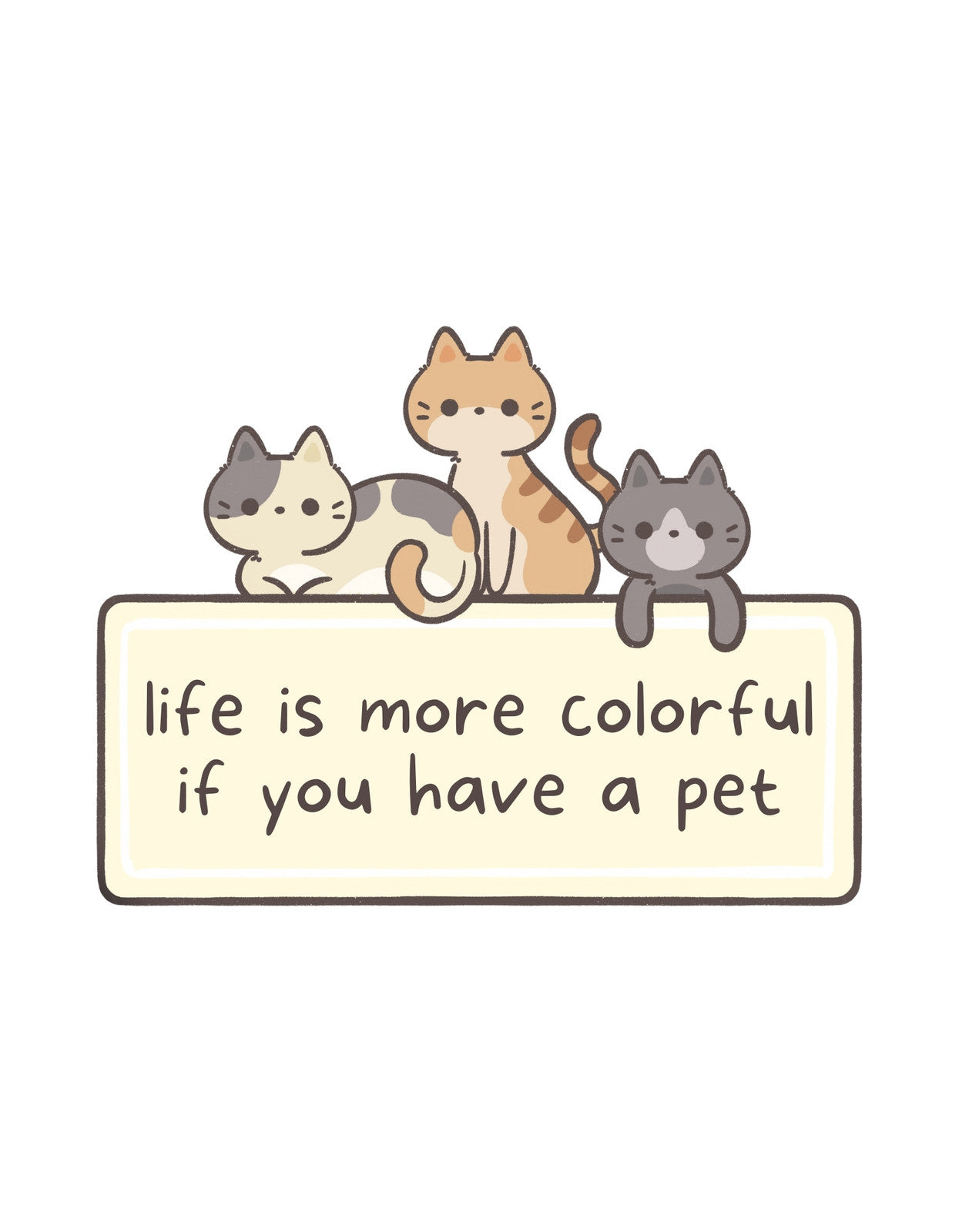 Három aranyos cica ül egy táblán, ahol a "life is more colorful if you have a pet" felirat olvasható. A design melegséget és barátságot sugároz, tökéletes állatbarátok számára.