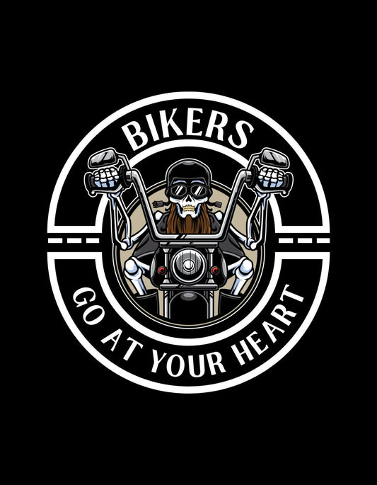 Egy motoros sziluettje látható a képen, szakállal és napszemüveggel, aki magabiztosan markolja a kormányt, egy "BIKERS GO AT YOUR HEART" felirat körözze körbe. 