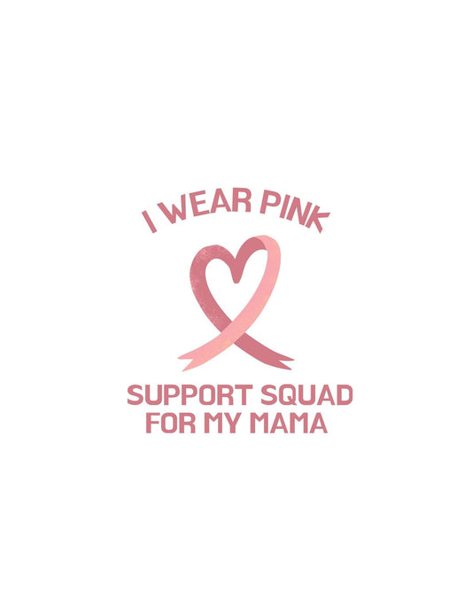 Rózsaszín szív és szalag díszíti az alkotást, mellette a "I WEAR PINK SUPPORT SQUAD FOR MY MAMA" felirat olvasható, ami erőt és támogatást fejez ki. 