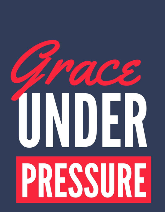 Erőteljes kék háttéren vörös és fehér színekkel kiemelkedő "Grace Under Pressure" szöveg ragyog, ami az önuralom és a nyugalom kisugárzását szimbolizálja. 