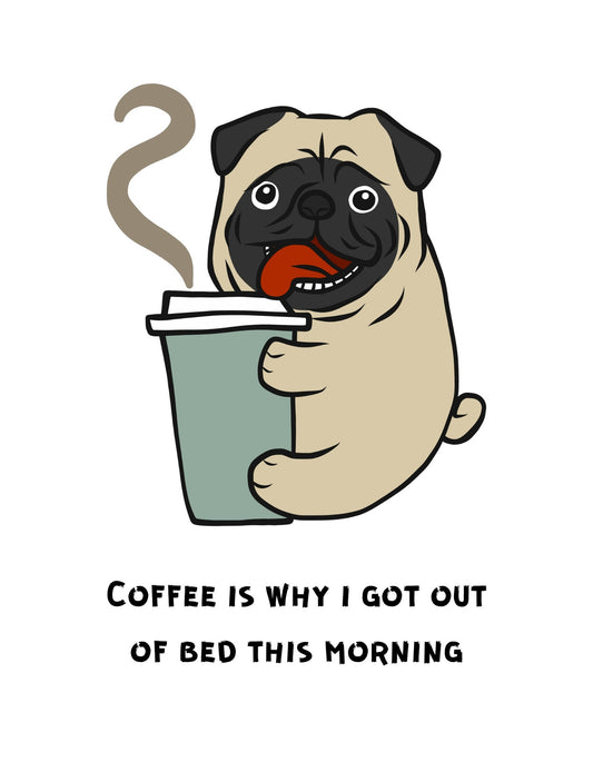 Egy bájos mopsz kutya tart egy hatalmas kávés poharat, ügyetlenül, de imádnivalóan néz előre, miközben a szájában tartja a pohár fülét. A kép hangulata játékos és vidám kihangsúlyozva a reggeli kávé fontosságát. 