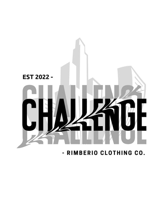 A képen egy modern, letisztult kihívást ábrázoló grafika látható, varázslatos városi sziluettel és elegáns betűtípussal, ami az "EST 2022 - CHALLENGE - RIMBERIO CLOTHING CO." szöveget formázza.