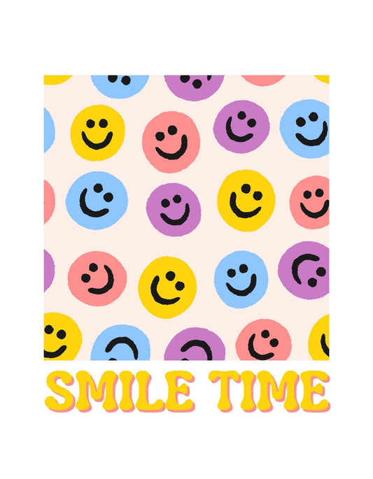 Vidám színes mosolygó arcocskák töltik be ezt a design-t, pasztellszínű háttérrel. A minta pozitív energiát áraszt, garantáltan boldogságot csempész a mindennapokba. 