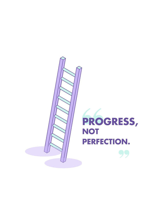 Egy lila színű létra áll a képen, mellette a "Progress, not Perfection." szöveg olvasható, ami az előrehaladás fontosságát hangsúlyozza tökéletesség helyett. 