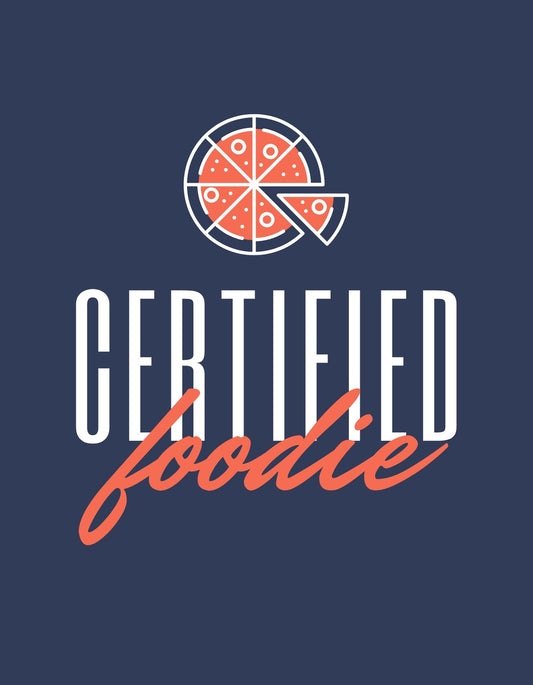 Egy szeletelt pizza stilizált ábrázolása látható a képen, mellette a "Certified Foodie" szöveggel, amely kiemeli a gasztronómia iránti szenvedélyt. 