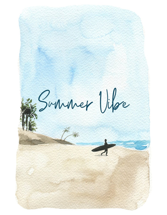 Egy surfert ábrázoló, a tengerpartra lépő festmény stílusú kép, a "Summer Vibe" felirattal. A kép a nyári hangulatot idézi meg, a kékes égbolt és a homokos part tökéletes harmóniájával. 