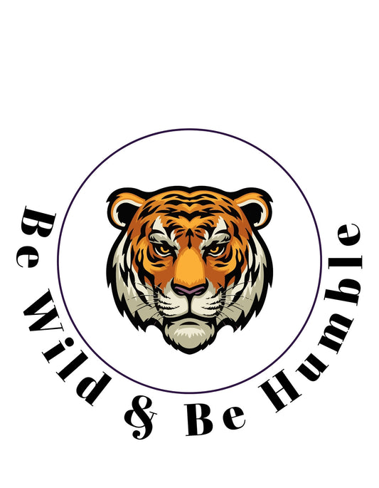 Egy vad tigris tekintete fogad a képen, körötte a "Be Wild & Be Humble" felirat erőteljes üzenettel. 