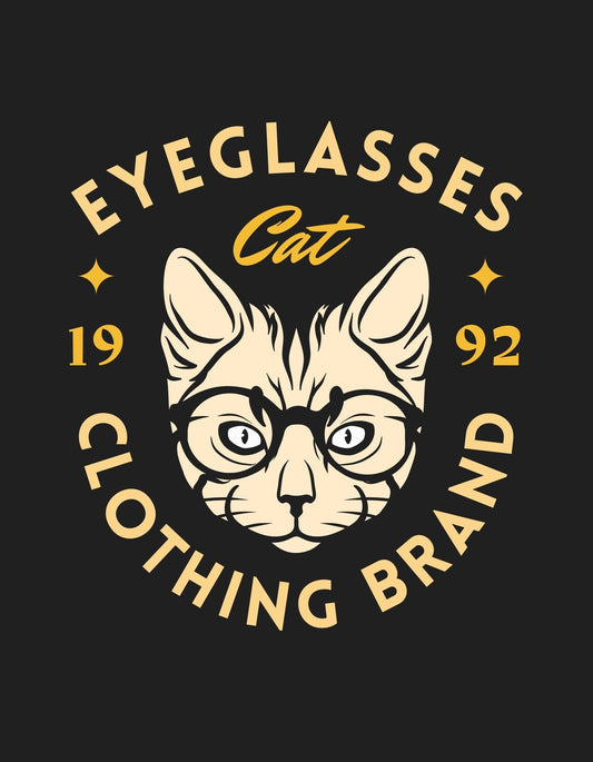 Egy elegáns szemüveges macska portréját látjuk, arany és fehér színű részletekkel, a "Eyeglasses Cat - CLOTHING BRAND" szöveggel kiegészítve. A design egyedi stílust sugároz, a hagyományos és modern elemek tökéletes keverékével. 