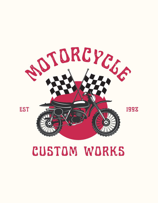 Egy vintage hangulatú, klasszikus motorkerékpárral díszített dizájn, amely versenyzászlókkal és a "Motorcycle Custom Works" szöveggel van kiegészítve, hangsúlyozva a motoros kultúra egyediségét és az egyedi építésű motorokat. 