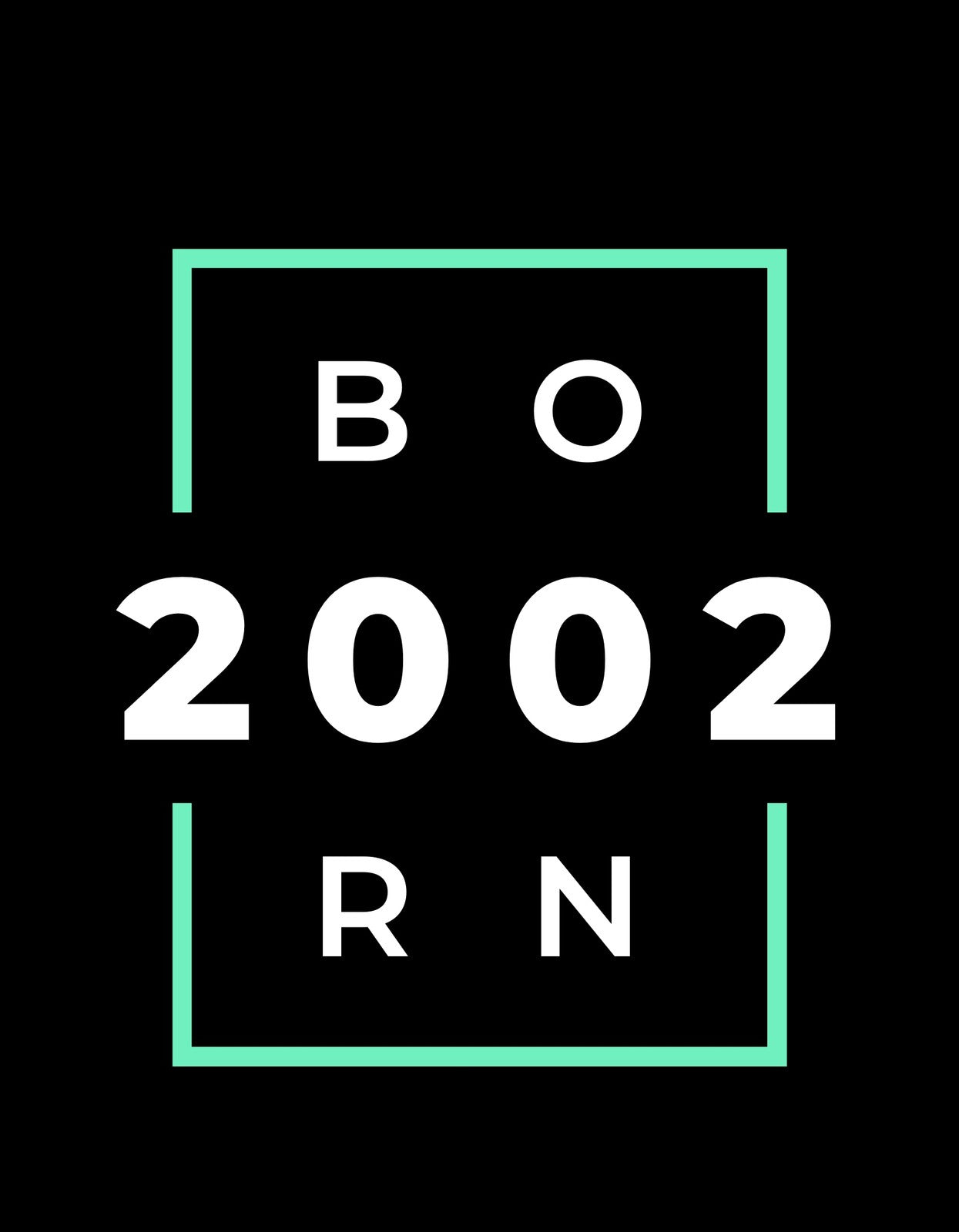 Minimalista dizájn egy határozott üzenettel - az "2002 BORN" felirat kiemeli viselőjének születési évét egy letisztult, modern stílusban. A fekete alapon fehér betűk és a türkiz szegély izgalmas kontrasztot teremt.