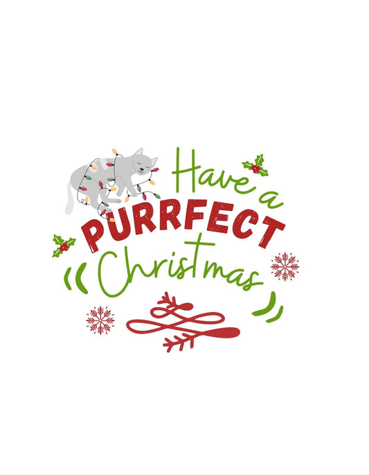 Egy aranyos szürke cica látható, aki karácsonyi fényekbe gabalyodott, és a "Have a PURRFECT Christmas" felirat öleli körül. A design játékos és ünnepi hangulatot áraszt, tökéletes választás az ünnepekre. 