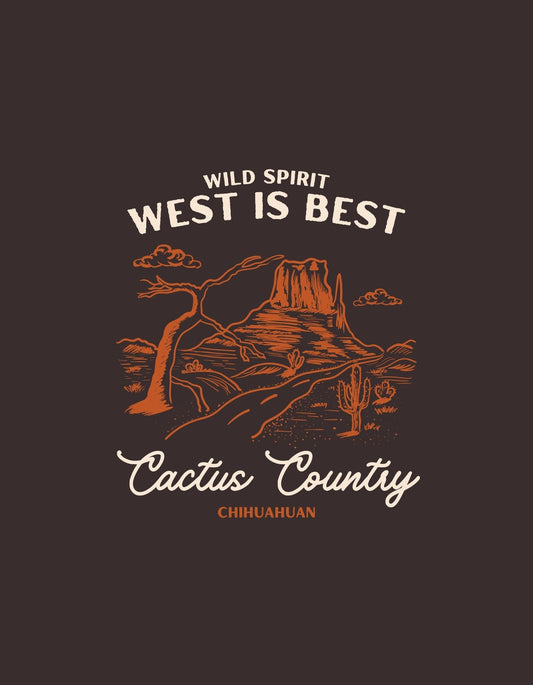 Egy vadnyugati ihletésű grafika, melyen sziklák, kaktuszok és vadon élő növényzet látható, a "Wild Spirit - West is Best - Cactus Country" felirattal. 