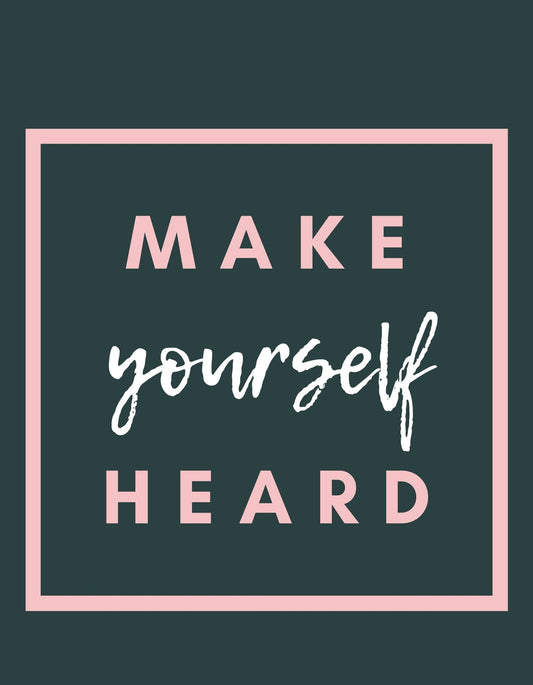 Egy motiváló üzenettel ellátott kép, melynek fő szövege "MAKE yourself HEARD" fehér és rózsaszín betűstílussal, sötét háttéren egy egyszerű kerettel. 
