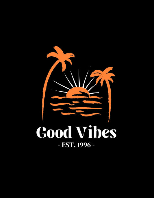 Naplemente és pálmafák egy trópusi paradicsomban, alattuk a "Good Vibes - EST. 1996" felirat adja meg a lazulós hangulatot.