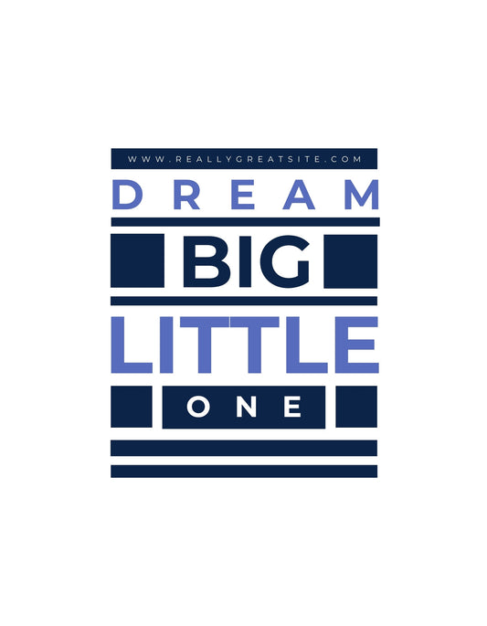 A képen egy inspiráló szöveg látható, "DREAM BIG LITTLE ONE" felirattal, kék és fehér színekkel kiemelve, ami motiválja a viselőjét és az olvasóját, hogy merjenek nagyot álmodni. 