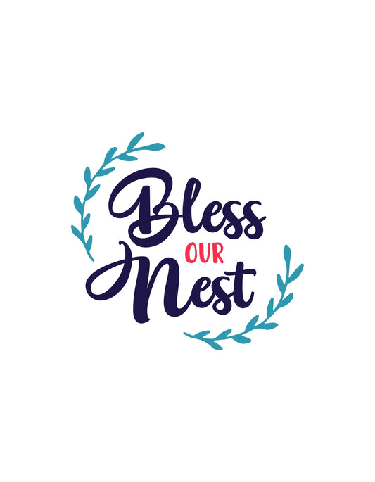A képen egy "Bless Our Nest" felirat látható, színes betűkkel és levél motívumokkal körülvéve, amit egy otthonos és meghitt hangulat jellemez. 