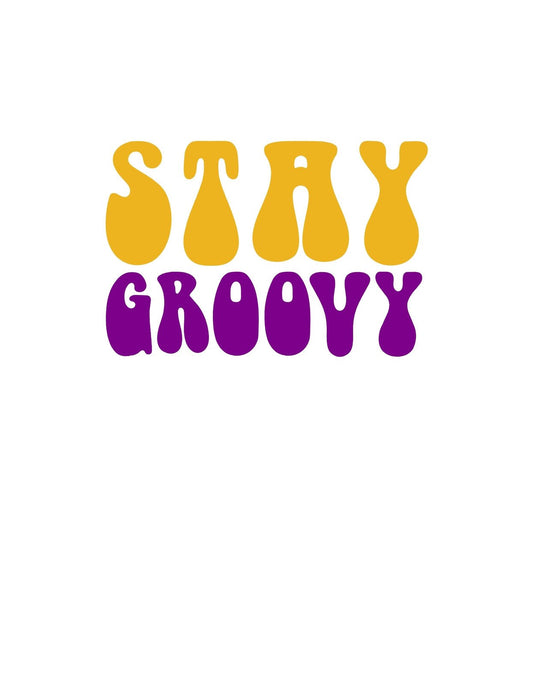 Egy vidám és színes dizájn, ami a "Stay Groovy" feliratot ábrázolja, hangsúlyozva a régmúlt idők laza hangulatát. A sárga és lila színkombináció vibráló, fiatalos energiát sugároz, tökéletes választás az optimista és stílusos megjelenéshez. 