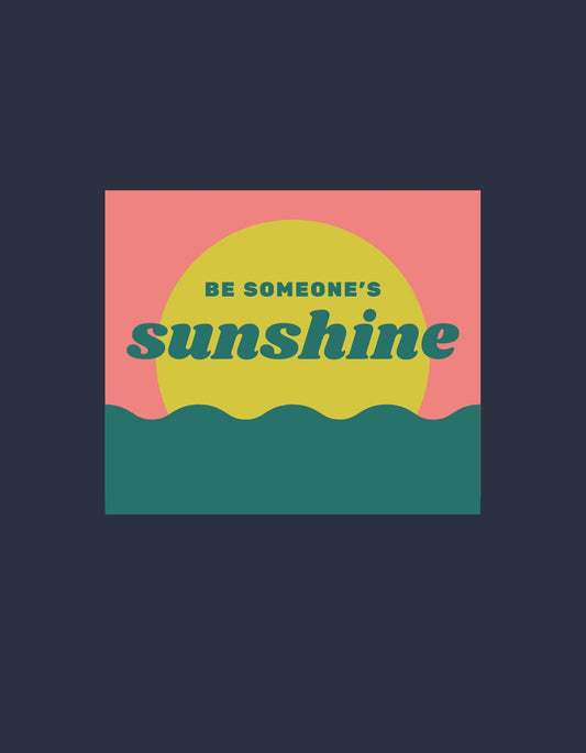 A képen egy vidám, inspiráló grafika látható, mely egy sárga napot ábrázol rózsaszín és zöld színárnyalatú hullámok fölött, a "BE SOMEONE'S sunshine" szöveggel. 