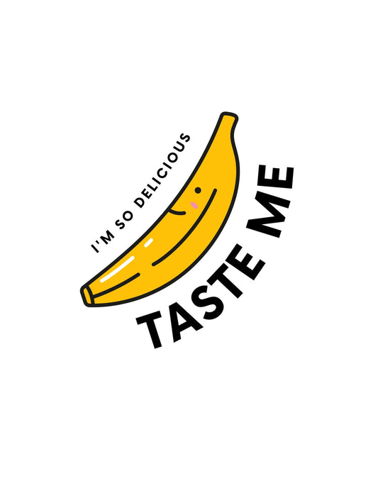 Egy vidám, élénk színű banán látható, a "TASTE ME I'M SO DELICIOUS" felirattal, ami játékos hangulatot áraszt. 