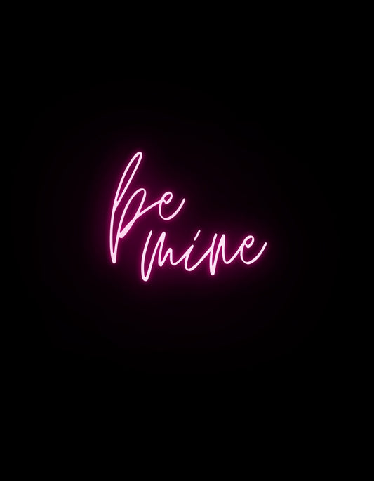 Rózsaszín neon fényben úszó "be mine" felirat ragyog a sötét háttér előtt, erősítve a design romantikus és vonzó hatását. 