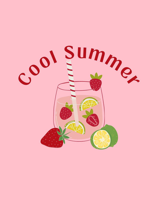 Egy hűsítő italt ábrázoló kép, amelyen a "Cool Summer" felirat látható, jellegzetes nyári elemekkel, mint eper és citrom szeletek, egy pohárban egy csíkos szívószállal. 