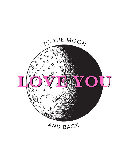 Egy érzelmekkel teli hold ábrázolása, melyet a "TO THE MOON AND BACK" szöveg és az élénk rózsaszín "LOVE YOU" felirat tesz teljessé. 