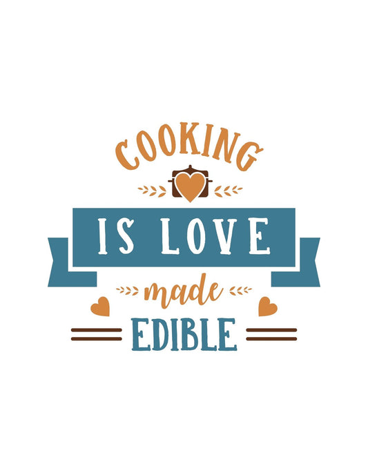 A képen egy bájos szöveges dizájn látható, melyben "COOKING IS LOVE made EDIBLE" felirat olvasható, szív és serpenyő motívumokkal, kellemes színekben. 