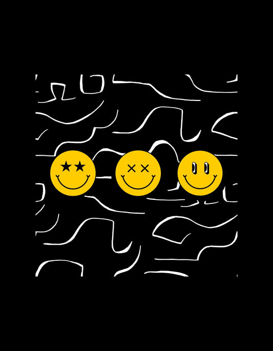 Három vidám smiley arc látható egy fekete háttérrel ellátott képen, amelyek közül az egyik szeme csillagokkal van megjelenítve, a másiké X-ekkel, míg a harmadik ábrázat mosolyog. 