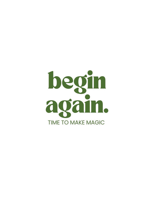 Egy motiváló üzenettel díszített dizájn, mely 'Begin again. Time to make magic' feliratot tartalmaz zöld színnel. A pozitív energia és újrakezdés hangulatát közvetíti. 