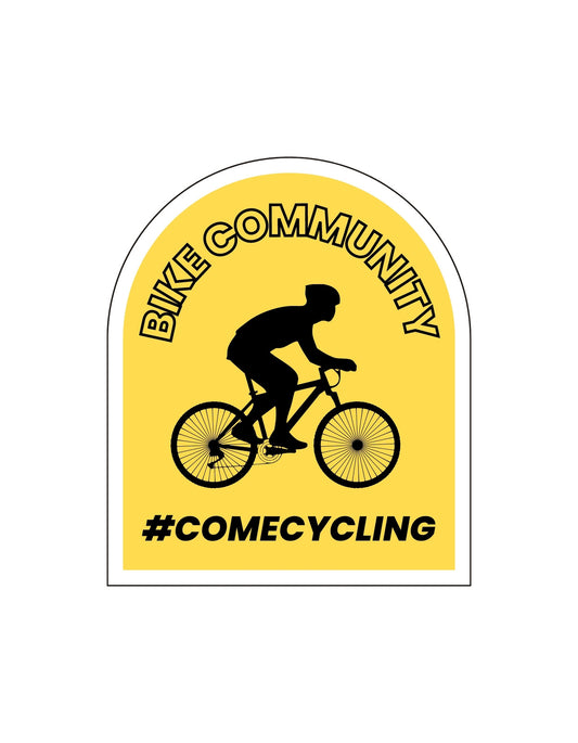 Egy dinamikus kerékpáros sziluettje látható, amint lendületesen pedáloz, körülötte a "Bike Community" és a "#COMECYCLING" szövegekkel, kiemelve a közösségi kerékpározás örömét és a sportos életmódot. 