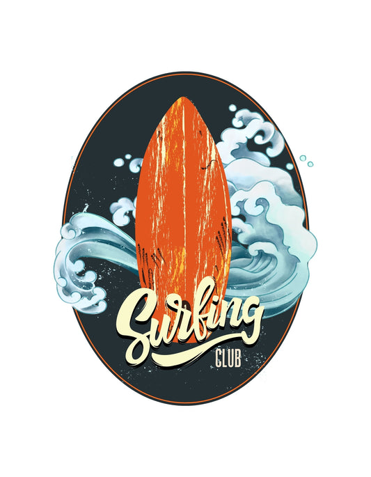 Egy narancssárga szörfdeszka tűnik ki a habok közül, melyet kék fehér hullámok ölelnek körül, és a "Surfing Club" felirat megjelenítése adja a dizájn kulcs elemét. 