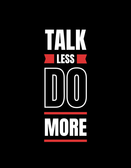 Egyenes és határozott üzenetet közvetítő dizájn, mely a "TALK LESS DO MORE" szöveget használja nagy, fehér betűkkel fekete hátteren, piros hangsúlyos elemmel. 