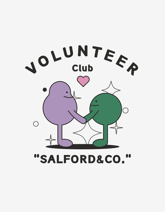 Egy kedves lila és zöld karaktert ábrázoló rajz, akik kezet fognak. A "Volunteer Club" szöveg és egy szív ikon kereti az egészet, alul a "Salford & Co." felirattal. 
