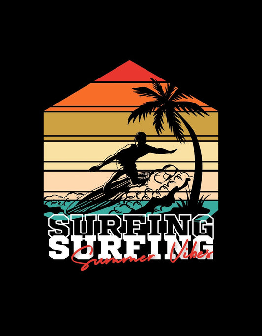 Egy szörfös sziluettjét ábrázoló grafika, háttérben a naplemente színében játszó csíkokkal és egy pálmafával, ami az örök nyár érzését kelti. 