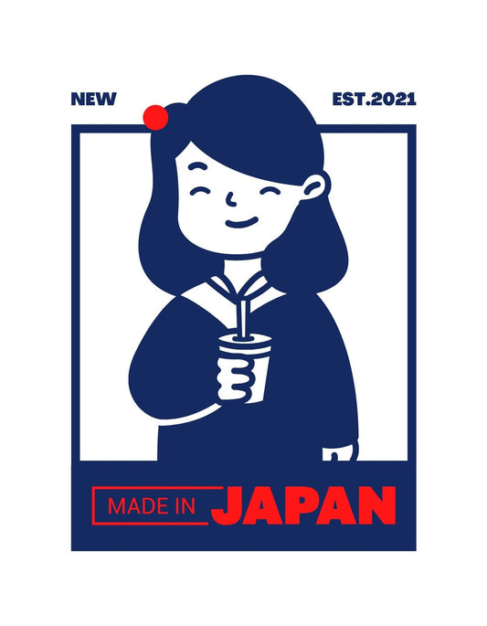 Egy mosolygó női karaktert ábrázoló grafika, aki egy italt tart a kezében. A dizájn letisztult, klasszikus japán stílust követ, a "Made in Japan" felirattal erősítve a keleti hangulatot. 