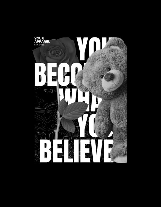 Fekete-fehér design, előtérben egy rózsa és egy plüssmedve, háttérben inspiráló szöveg: "YOU BECOME WHAT YOU BELIEVE". 