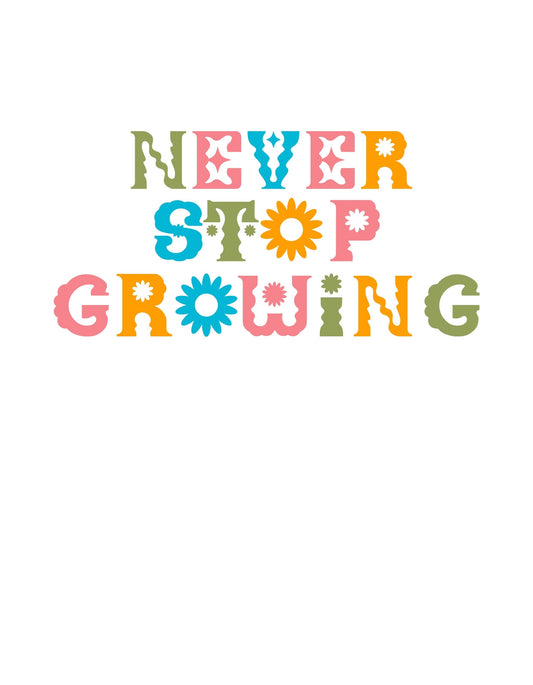 Ez a kép egy inspiráló üzenettel bír, "Never Stop Growing" szöveggel, ami színes betűkkel és virágokkal van díszítve, lendületes és pozitív hangulatot áraszt. 