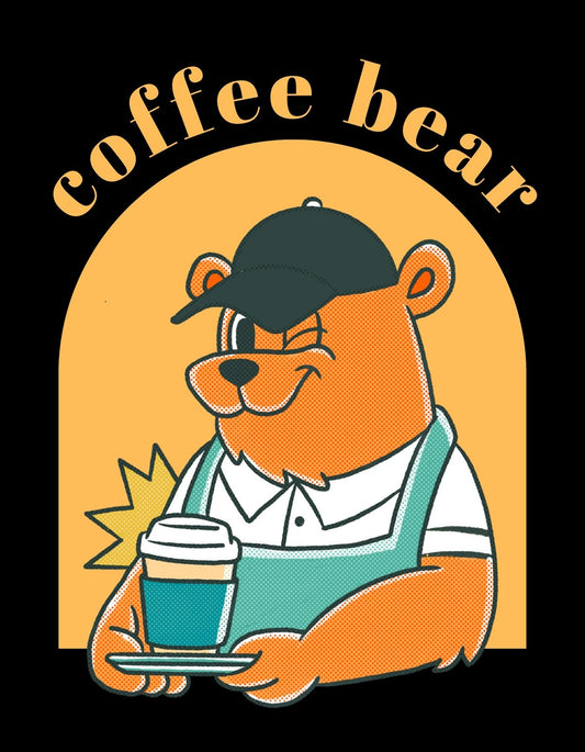 Egy stílusos, baseball sapkás medve látható azon a képen, ahogy épp egy csésze kávét fogyaszt. Trendi zöld kötényben, laza, mégis menő megjelenése a reggeli kávézás laza hangulatát árasztja. 