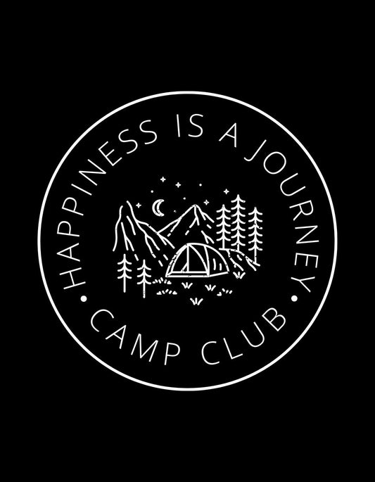 A képen egy kör alakú, kemping témájú grafika látható, melyen hegyek, fák és egy sátor kapott helyet, felette a "Happiness is a Journey" felirattal. 