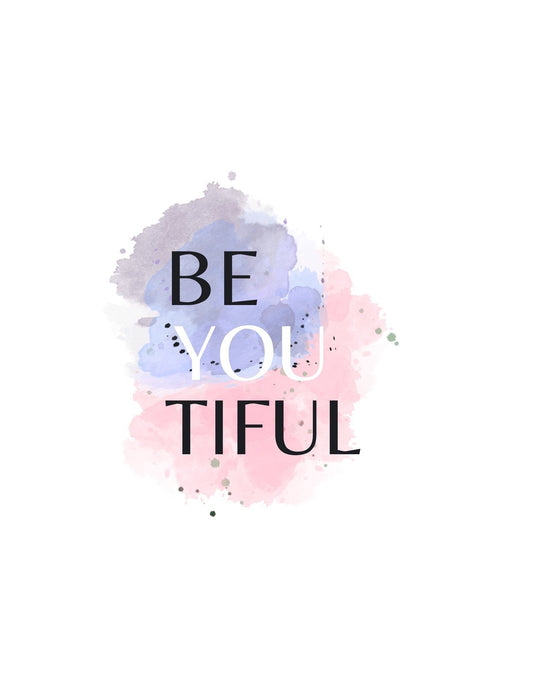 Lágy akvarell foltok körülölelik a "BE YOU TIFUL" szavakat, amelyek játékos szóviccre utalnak, üzenve, hogy légy önmagad és gyönyörű. 