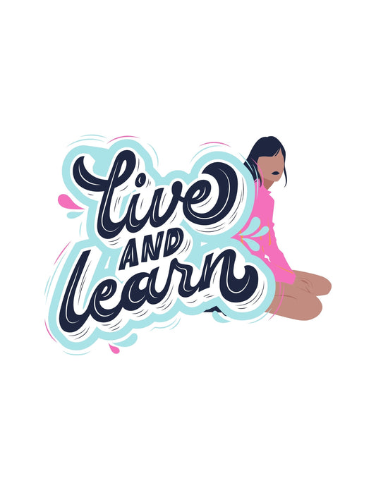 Egy üde és lelkes női alak látható, aki fejhallgatóban zenét hallgatva, a "Live and Learn" felirat előtt pózol, amely dinamikus és trendi kézírással van megformálva. 