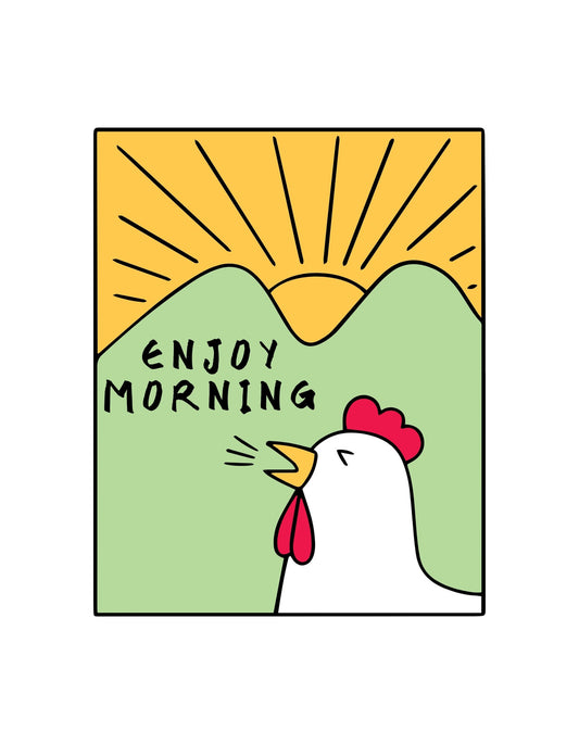 Kellemes reggeli hangulatot árasztó kép egy boldog kakasról, aki a napfelkeltét élvezi. A dizájnban "ENJOY MORNING" felirat is látható napfényes, zöld hegyvidéki háttérrel.