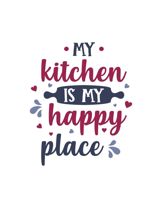 Egy kedves és meghitt dizájn, mely a "My kitchen is my happy place" szöveget ábrázolja szívvel és szedőkanállal díszítve, otthonosság és főzés iránti szeretet kifejezésére. 