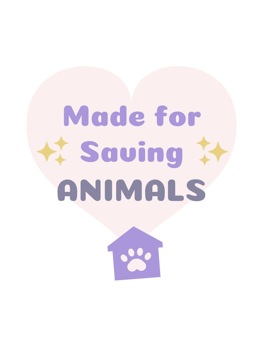 Egy nagy szív keretezi a "Made for Saving Animals" feliratot, amely az állatok megmentésének fontosságát hangsúlyozza, kis házikóval és manccsal az alján. 