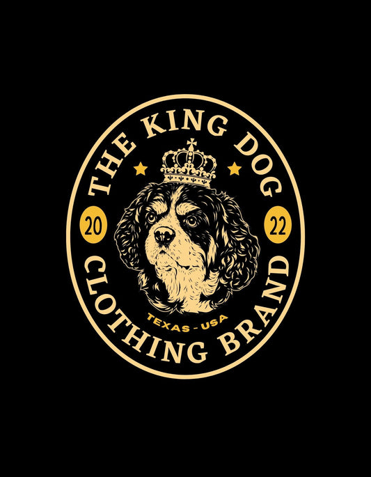 Aranyos és vagány design egy koronával díszített kiskutyával, amit a "The King Dog" szöveg és "2022" évszám vesz körül, jelezve az eleganciát és a játékosságot.