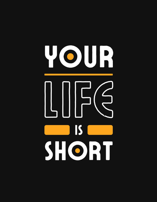 Egy letisztult dizájn, ami a "YOUR LIFE IS SHORT" feliratot jeleníti meg modern betűstílusban, fekete háttérrel és narancssárga akcentusokkal. 