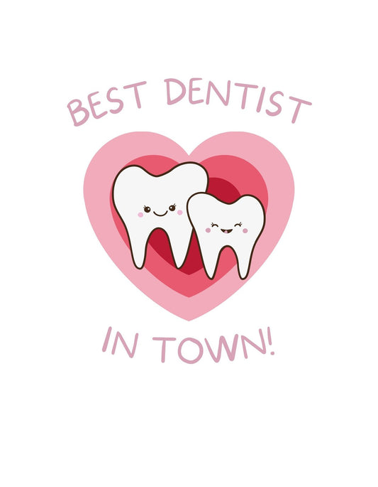 Egy mosolygós kis fogpáros díszíti az ábrát, melyeket egy szív ölel körül, a "BEST DENTIST IN TOWN!" felirattal. 