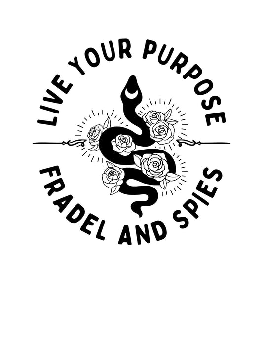 Egy kígyó és rózsák között elhelyezett "LIVE YOUR PURPOSE", "FRADEL AND SPIES" feliratokkal körbeölelt motiváló minta. 