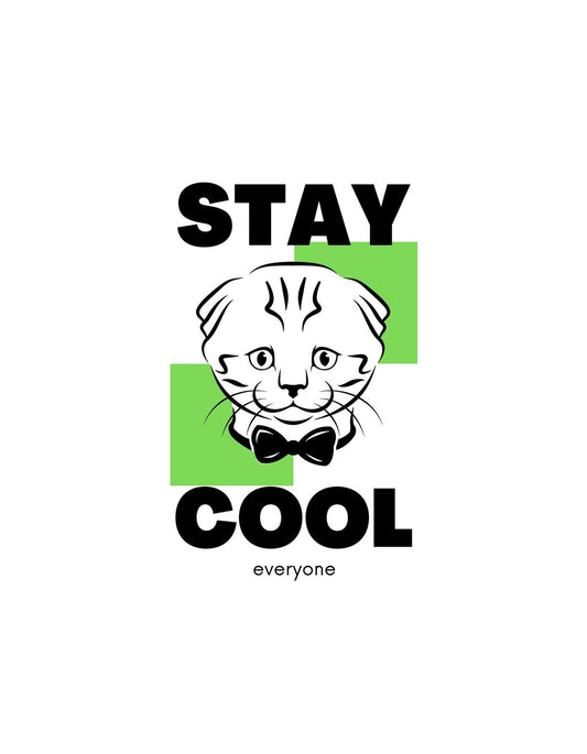 Egy elegáns, nyakkendőt viselő macskát ábrázoló kép, mely az "STAY COOL" szöveggel együtt egy laza, mégis stílusos hangulatot közvetít. 