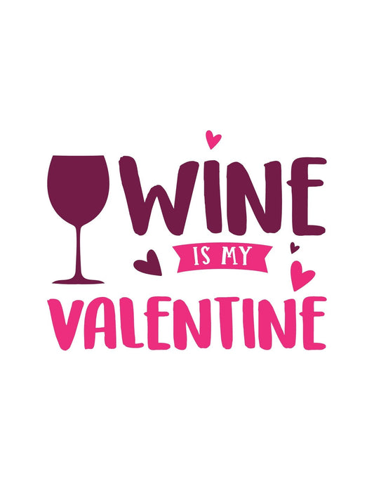 Egy bájos boros pohár jelenik meg a képen, melyet a "WINE IS MY VALENTINE" felirat ölel körül vidám szív alakok kíséretében. A design szellemes humorral ötvözi a Valentin-napi romantikát és a bor iránti szeretetet. 